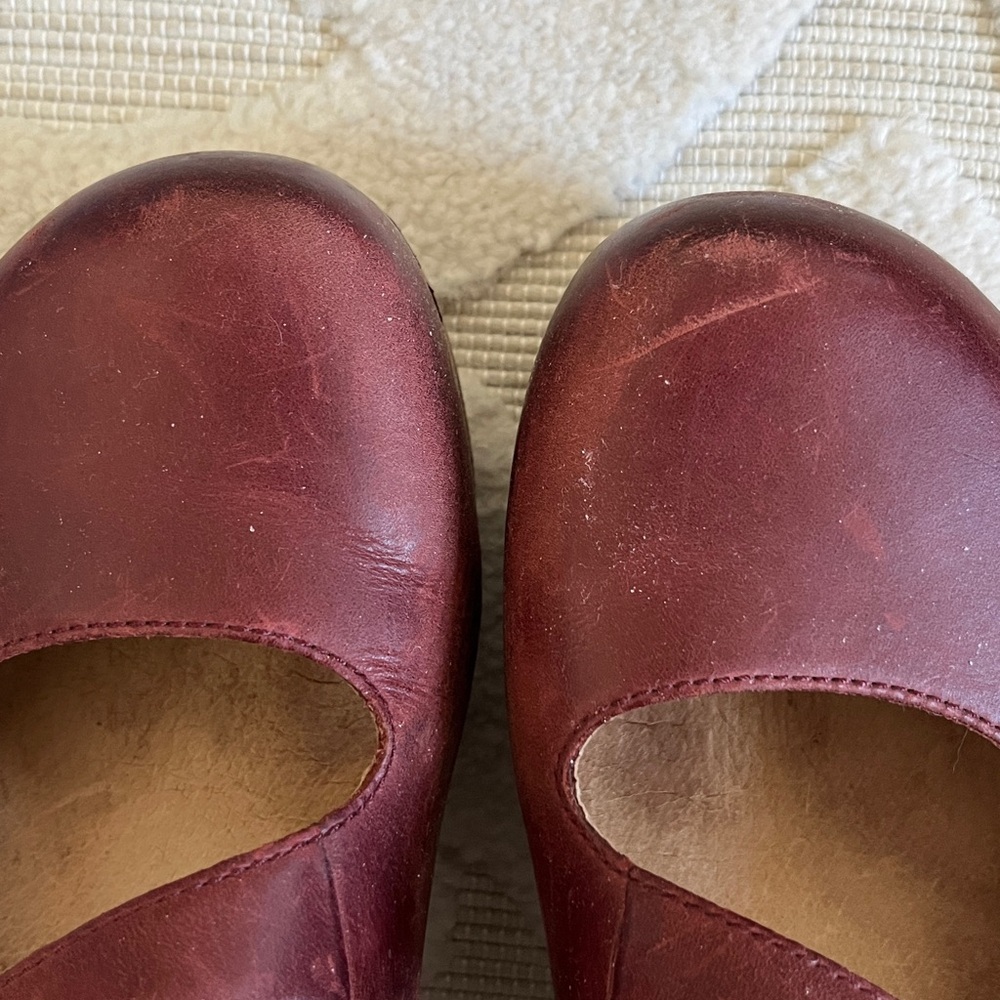 Dansko Women's Burgundy Cordovan Wine Leather Mary Jane Slip-On Britney Clogs 38 - Picture 3 of 4